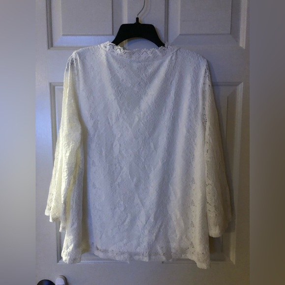 Cable & Gauge white top inside lined, pretty lace with slit sleeves NWOT Size XL - Picture 4 of 13